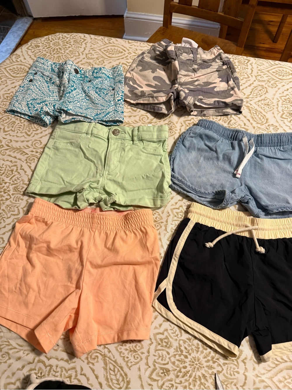 Girls Mixed Shorts Bundle - Pastel Green, Peach, Denim & Camo 4t lot